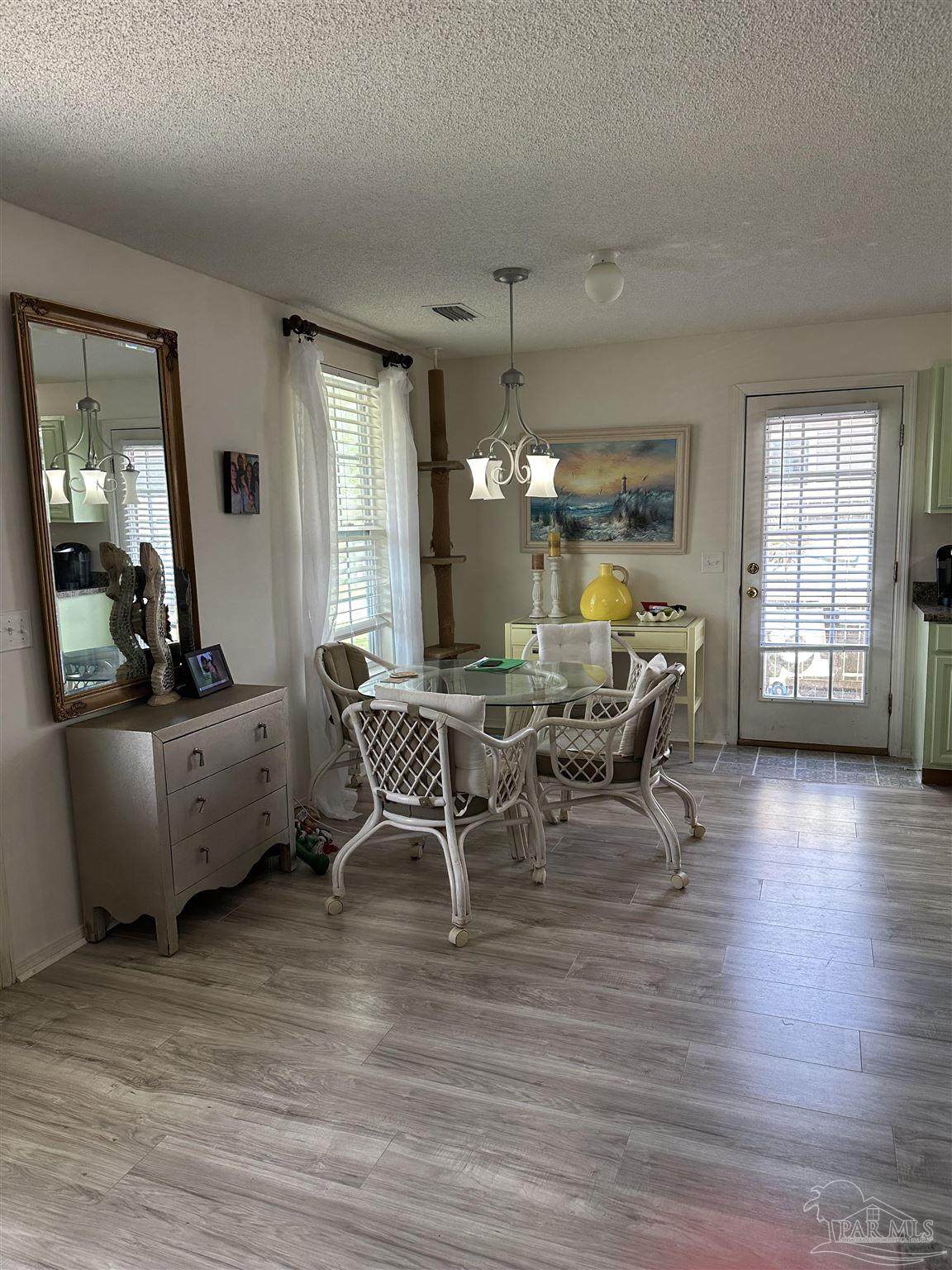 https://bt-photos.global.ssl.fastly.net/pensacola/orig_boomver_1_681238-2.jpg