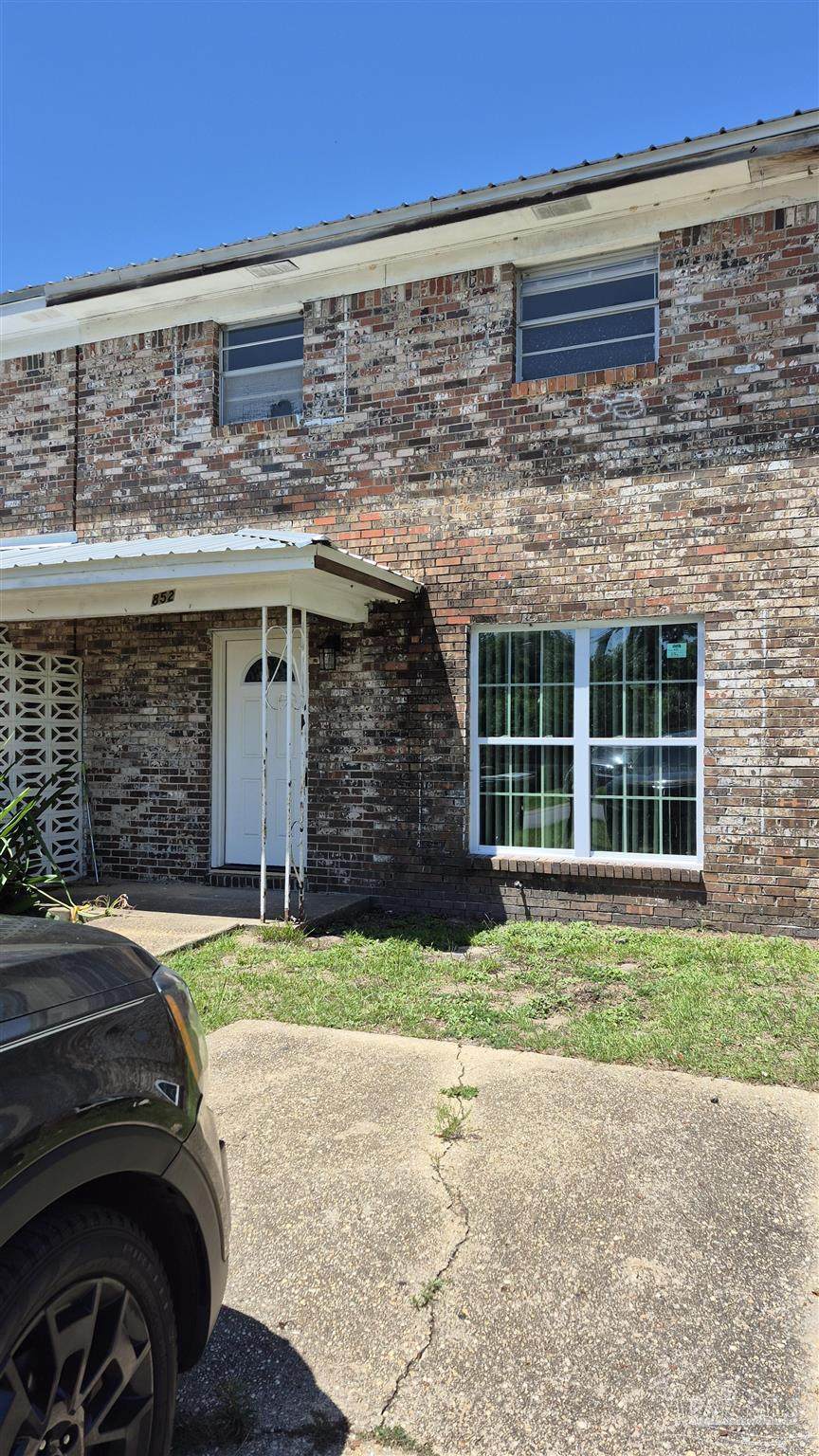852 Garnet St - Photo 1