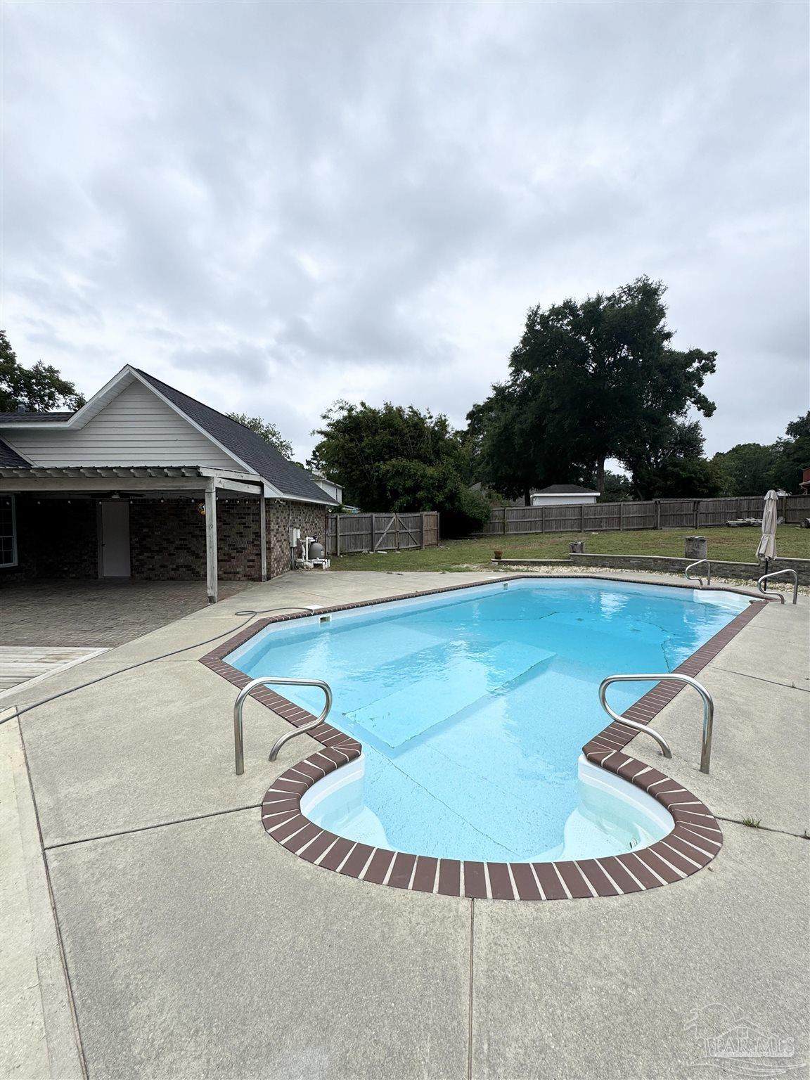 https://bt-photos.global.ssl.fastly.net/pensacola/orig_boomver_1_684703-2.jpg