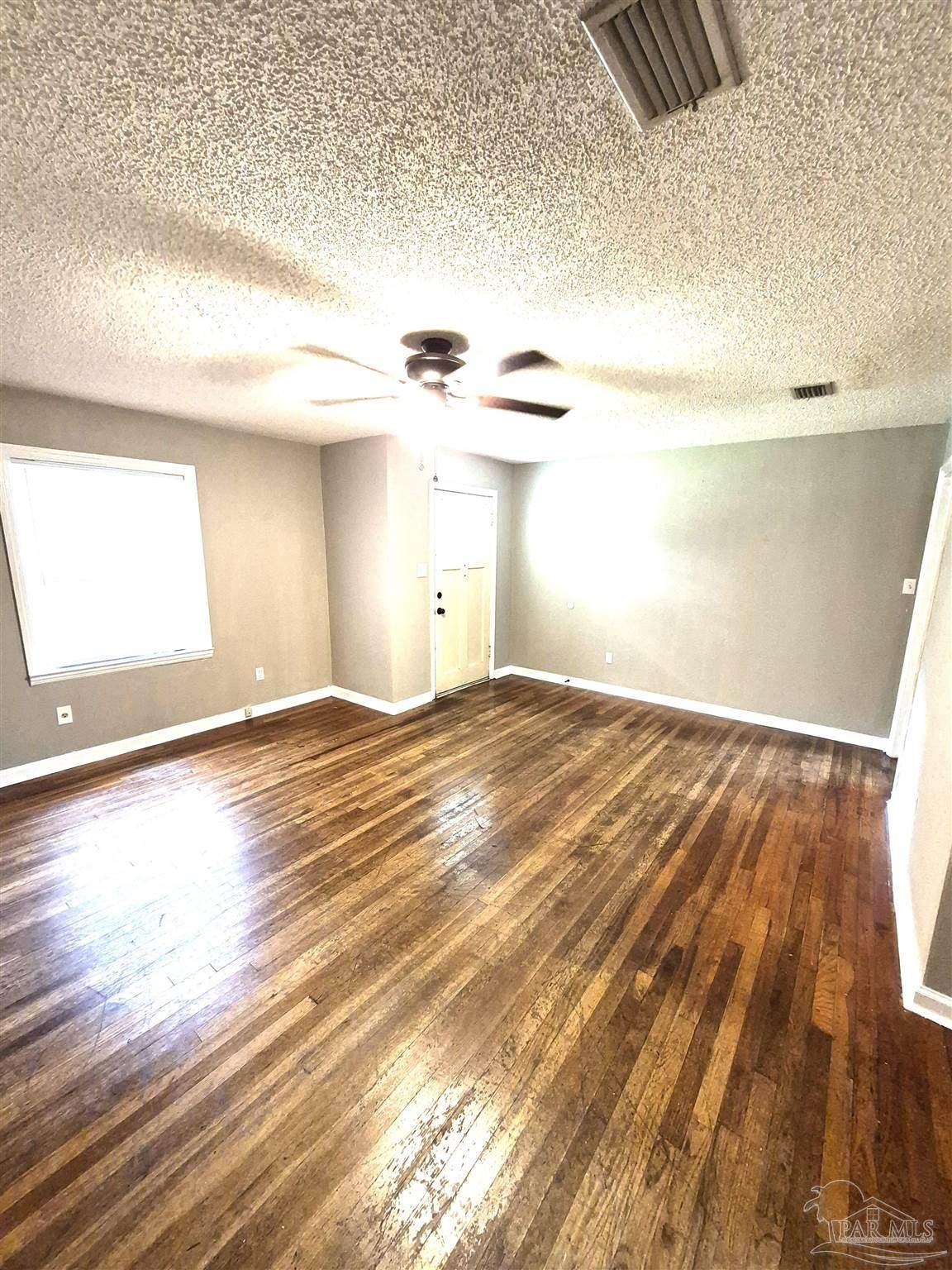 https://bt-photos.global.ssl.fastly.net/pensacola/orig_boomver_1_686955-2.jpg