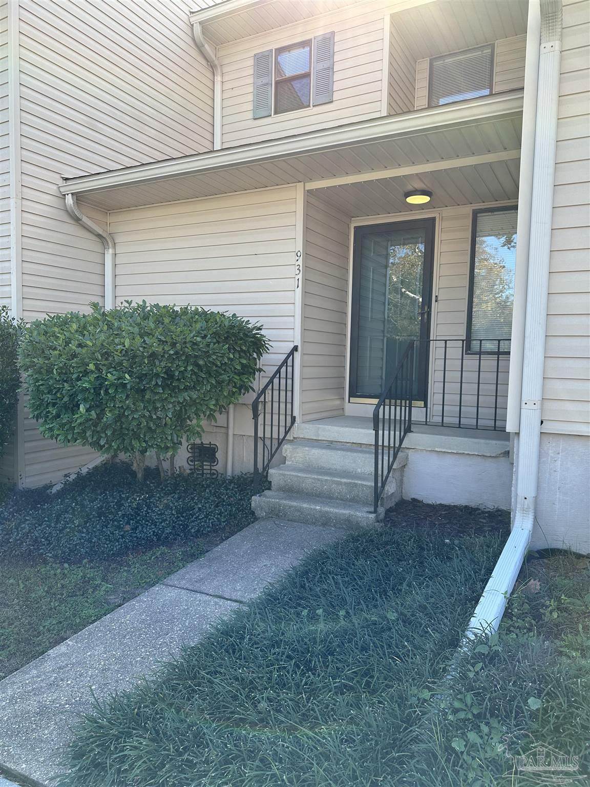 931 Brookside Pl - Photo 1