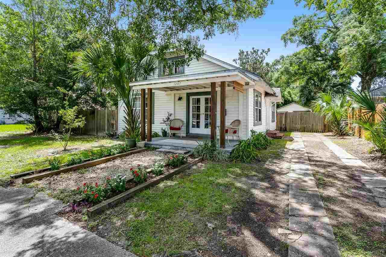 1207 Lloyd St - Photo 1