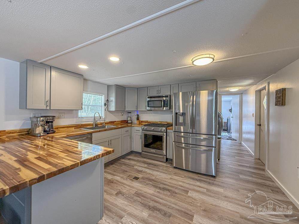 3637 Diamond St - Photo 1