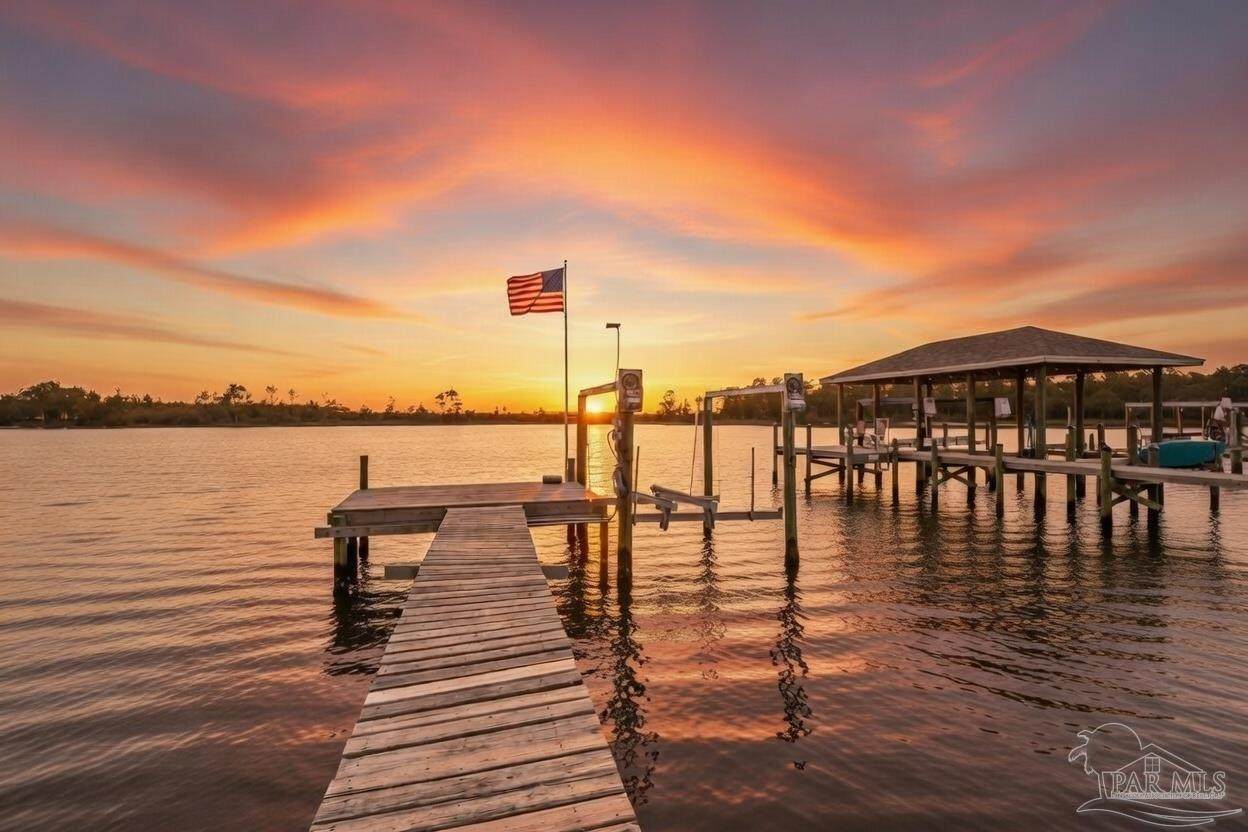 https://bt-photos.global.ssl.fastly.net/pensacola/orig_boomver_2_678158-2.jpg