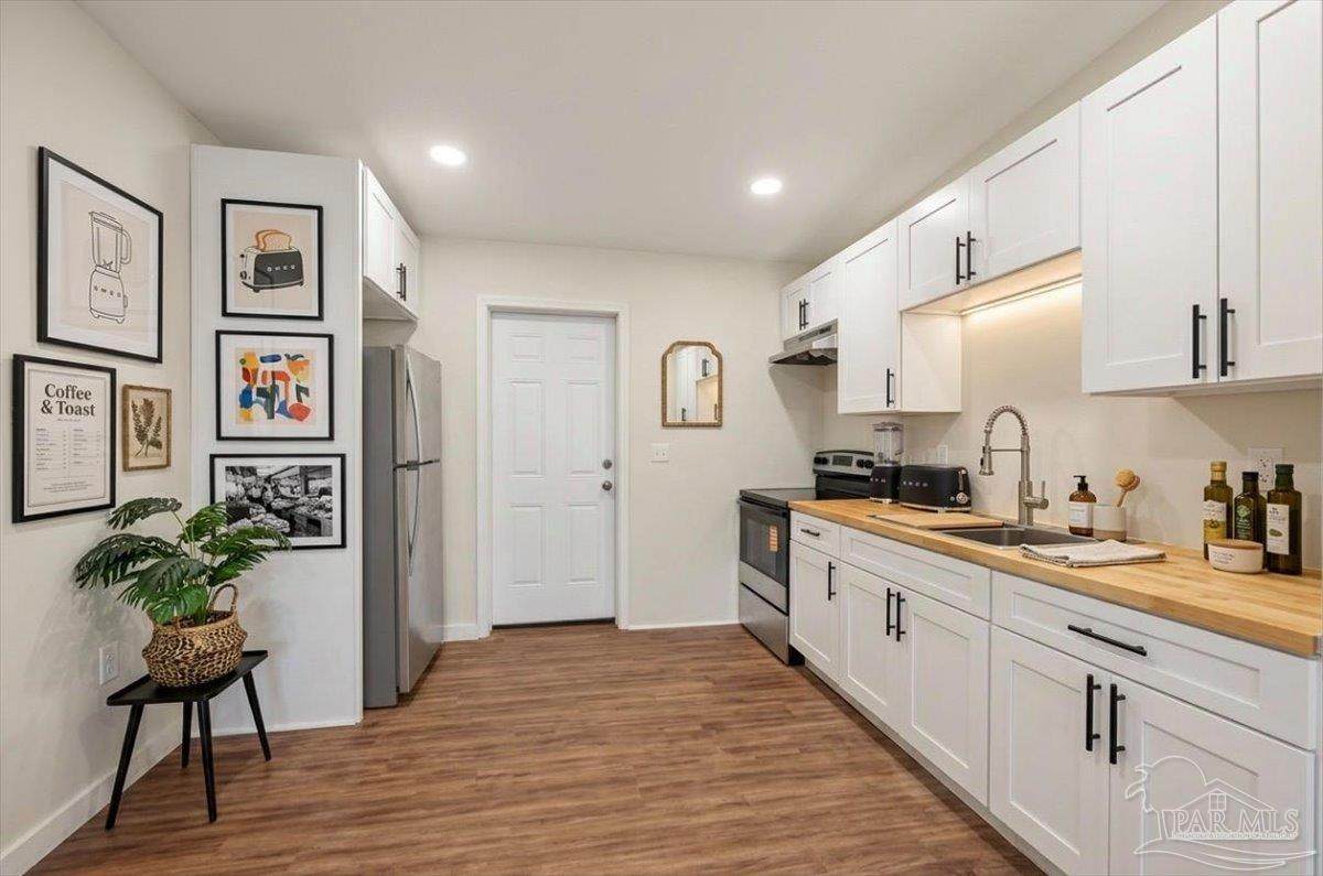 448 Lakeview Ave - Photo 1