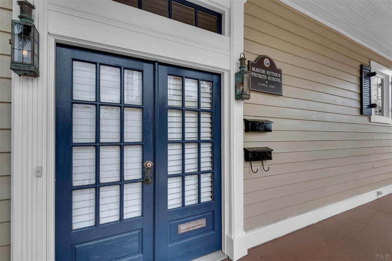 222 Spring St - Photo 1