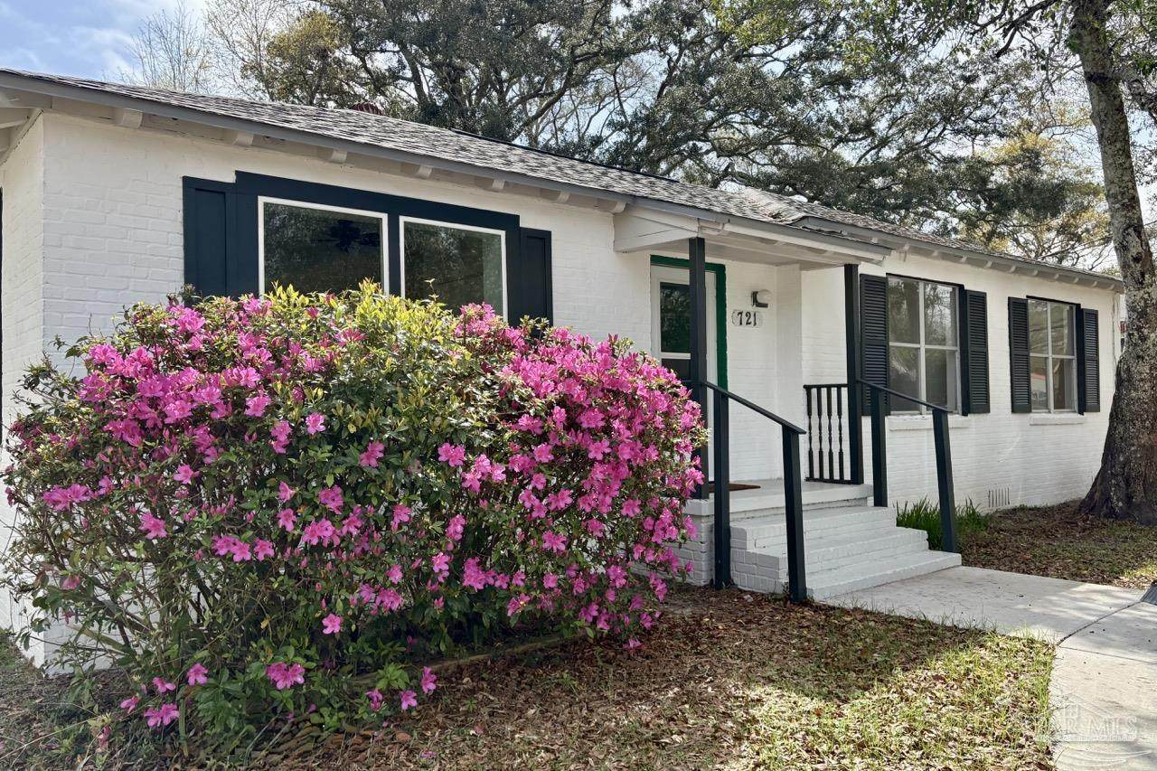 721 Hernandez - Photo 1
