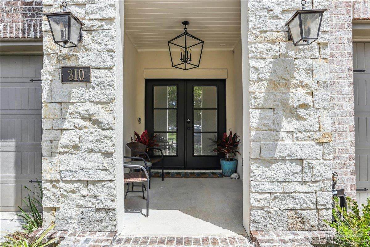 310 Romana St - Photo 1