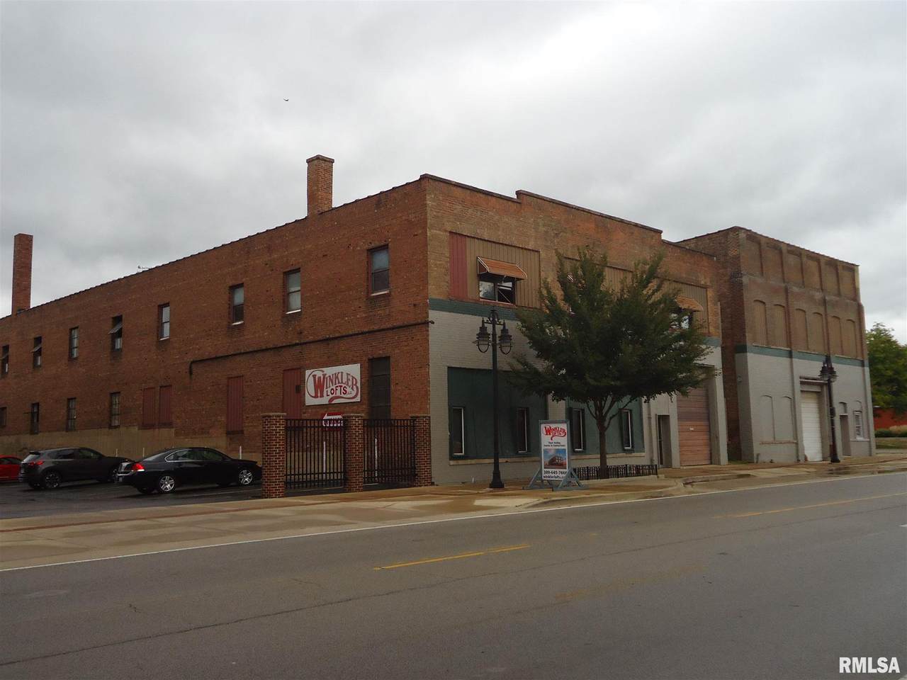 725 Washington - Photo 1