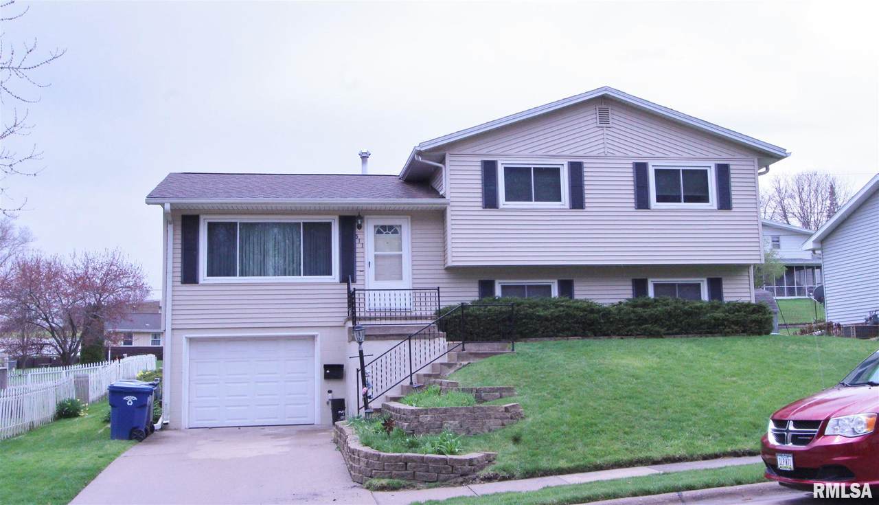 511 Meadowview Drive - Photo 1