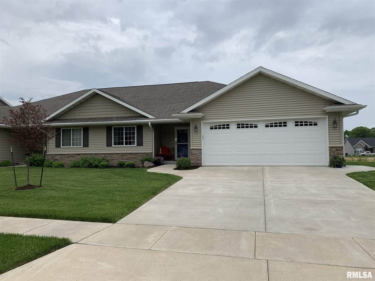 109 Pinehurst Drive - Photo 1