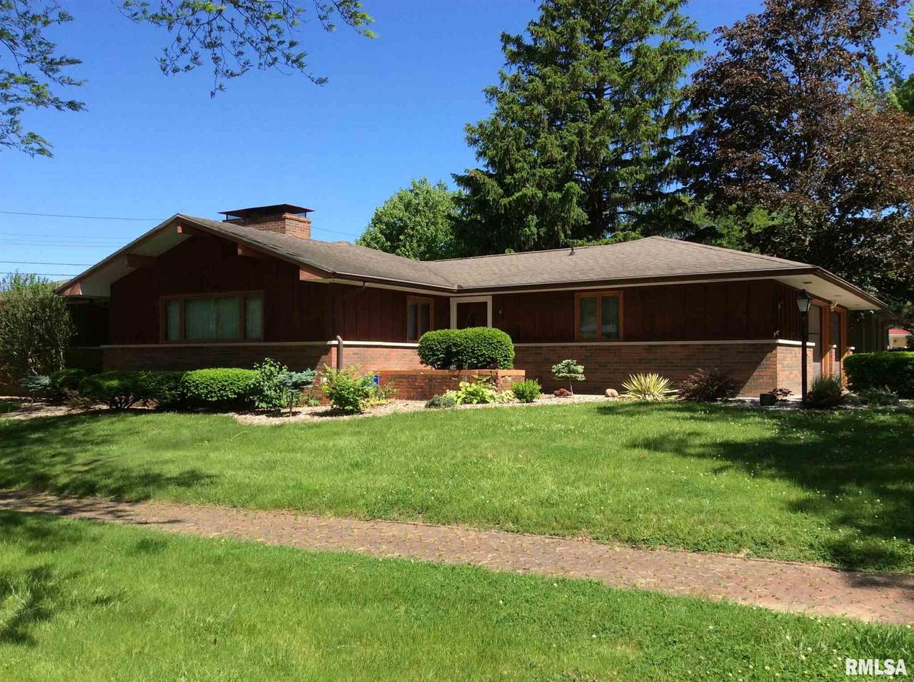 106 10TH Street - Photo 1