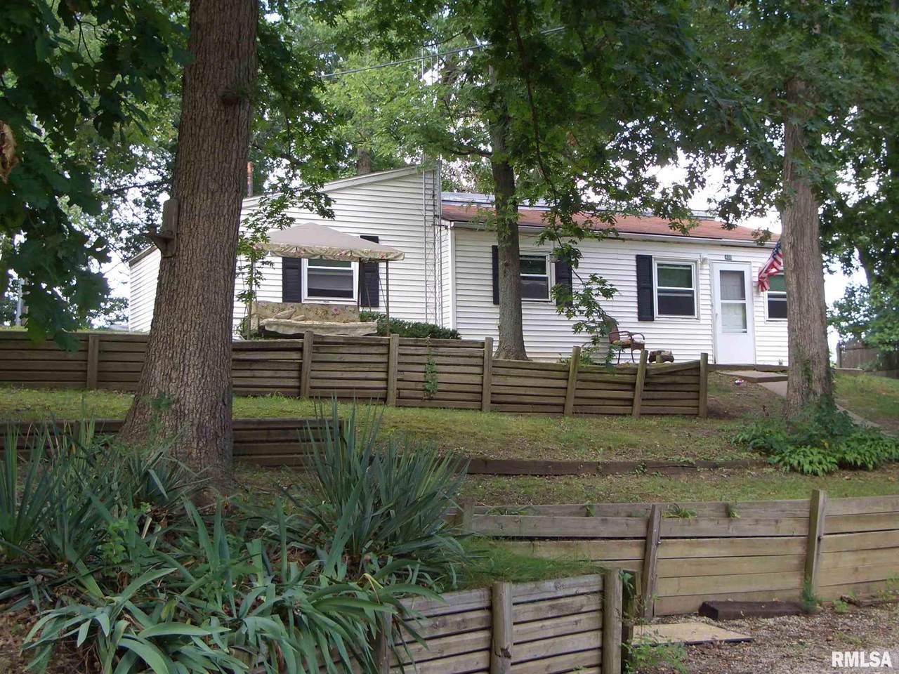 408 Hurst - Photo 1