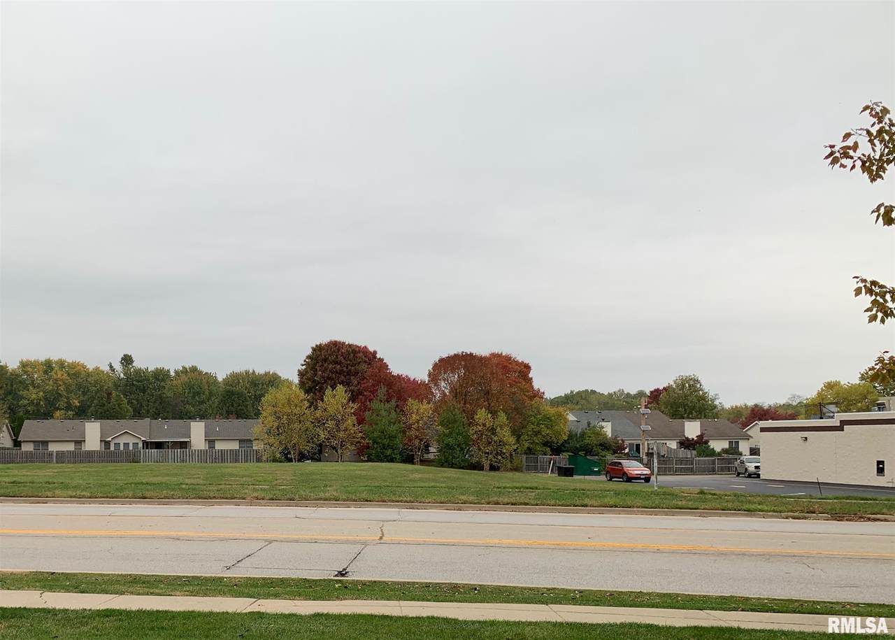 2001 Iles Avenue - Photo 1