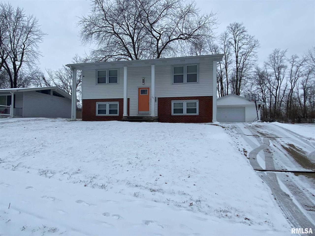 17 Coachlight Court - Photo 1