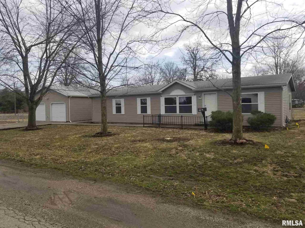 812 Country View - Photo 1