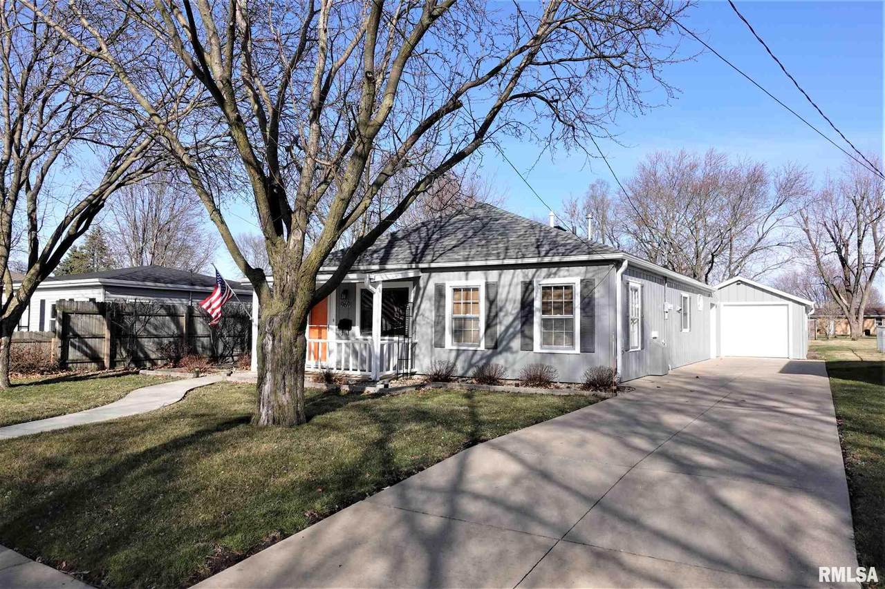 969 Hawkinson Avenue - Photo 1