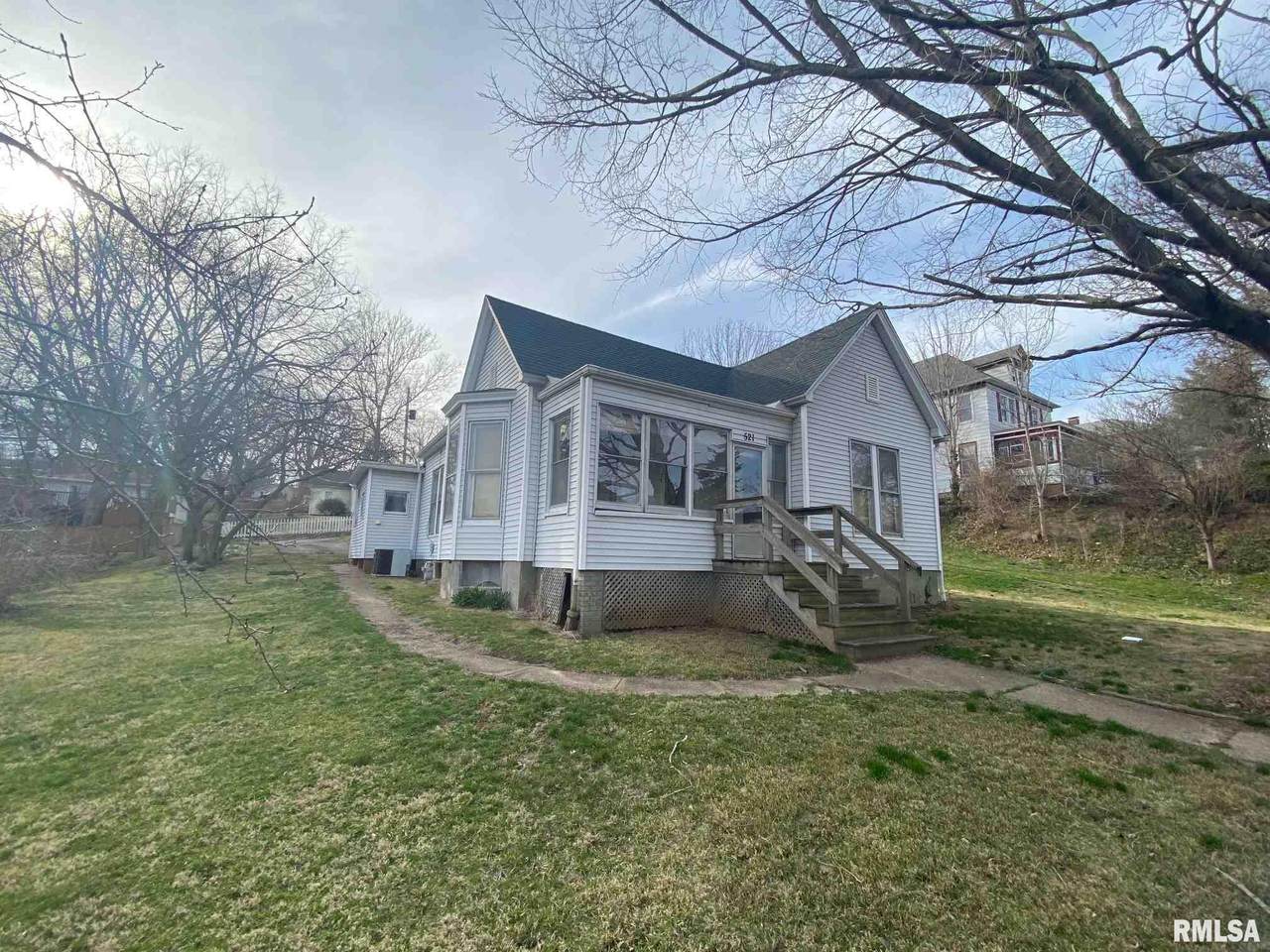 521 8TH Street - Photo 1