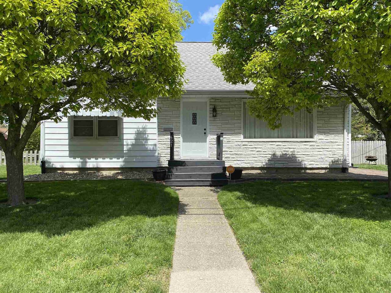 421 Outer Park Drive - Photo 1