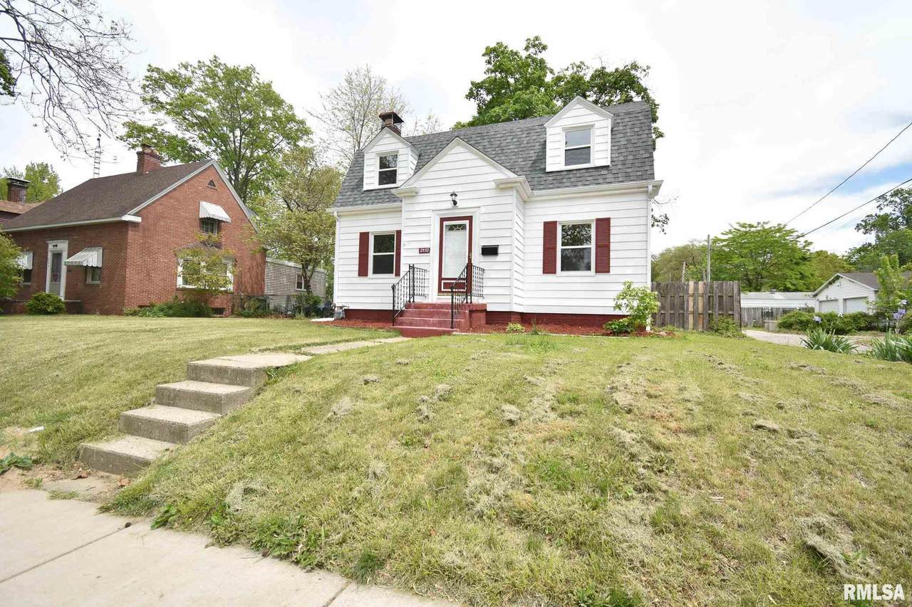 2552 7TH Street - Photo 1