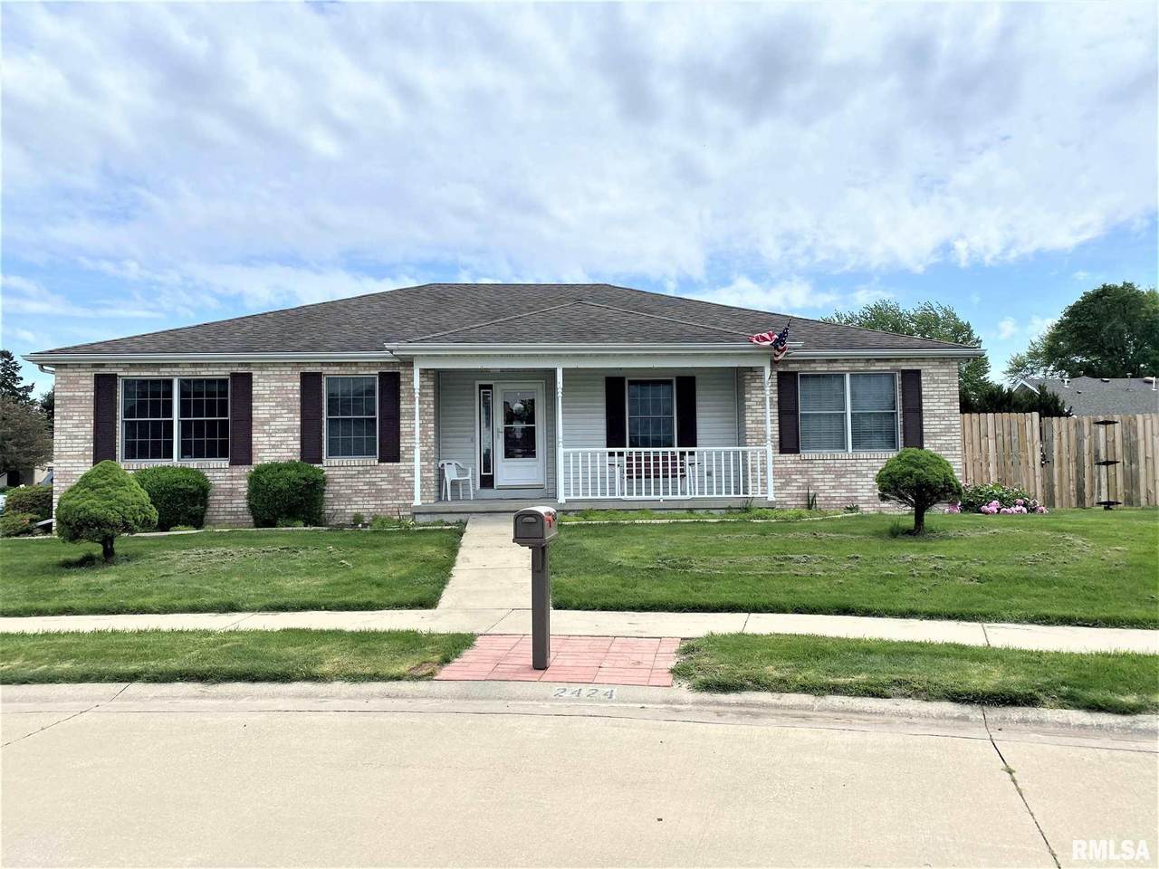 2424 Glencoe Drive - Photo 1