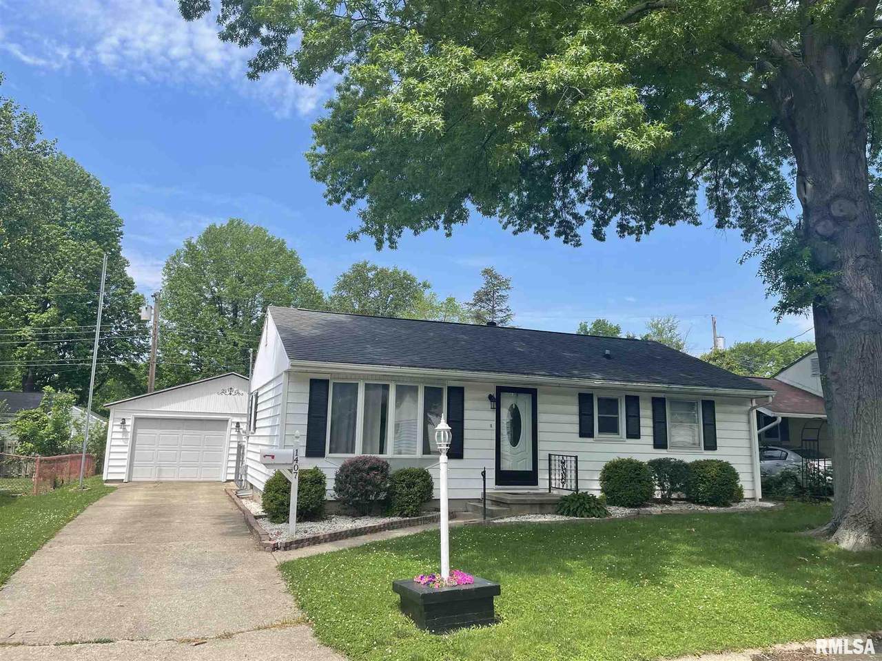 1407 Lakelawn Drive - Photo 1