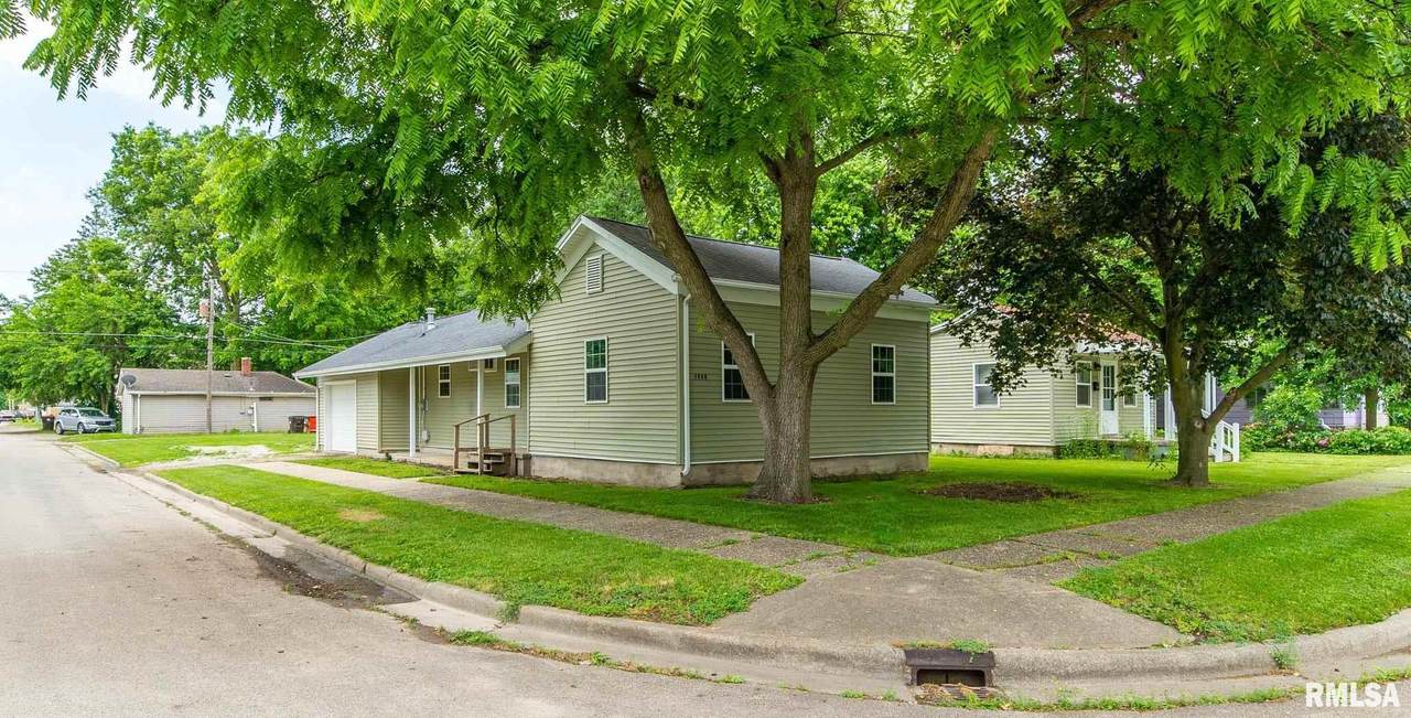 1227 Delavan Street - Photo 1