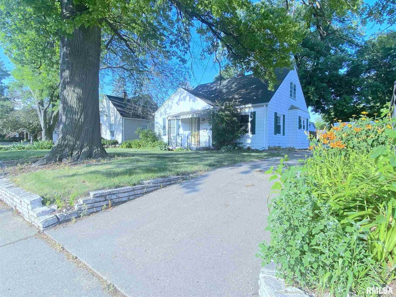 302 Sterling Avenue - Photo 1