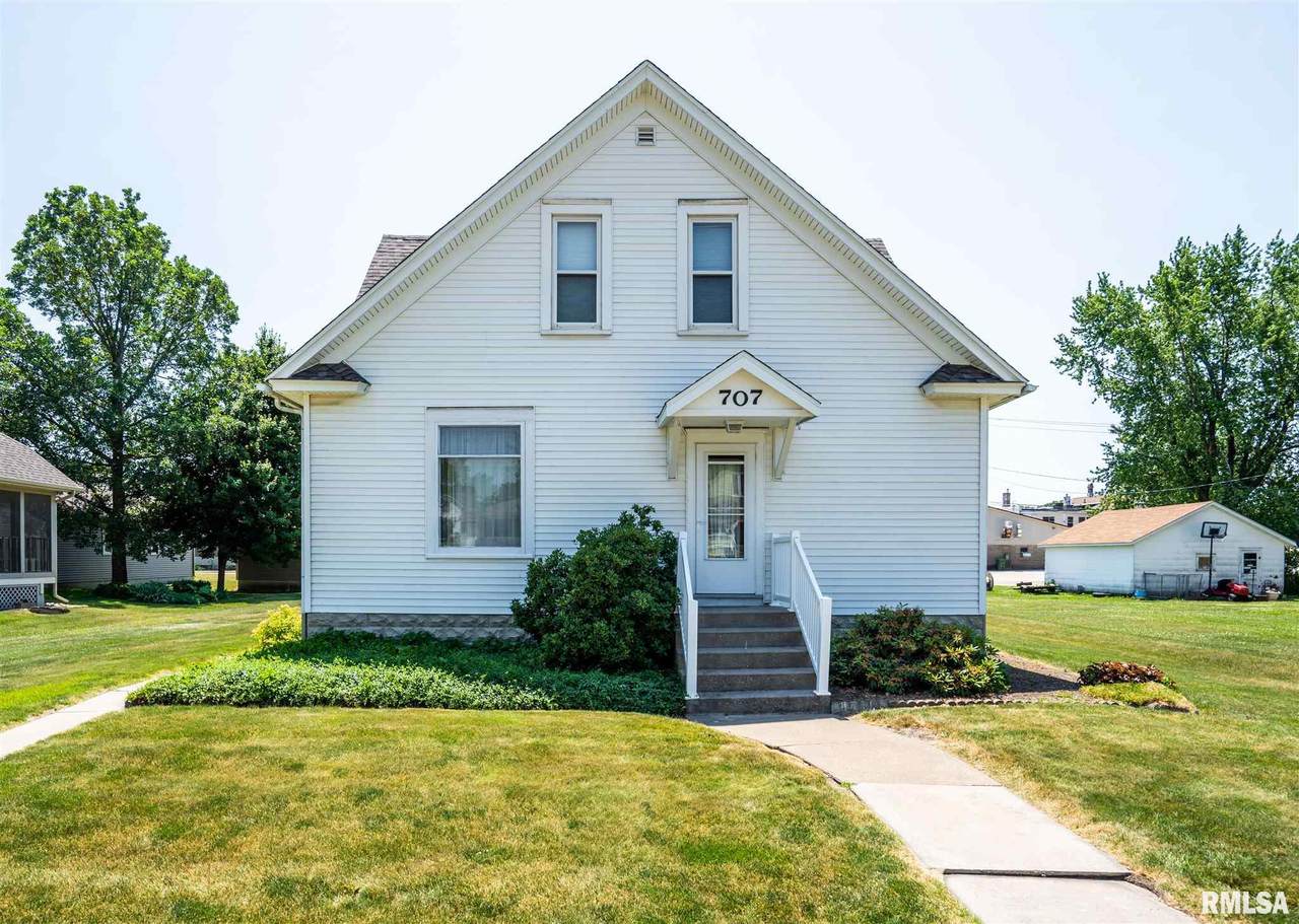 707 6TH Street - Photo 1