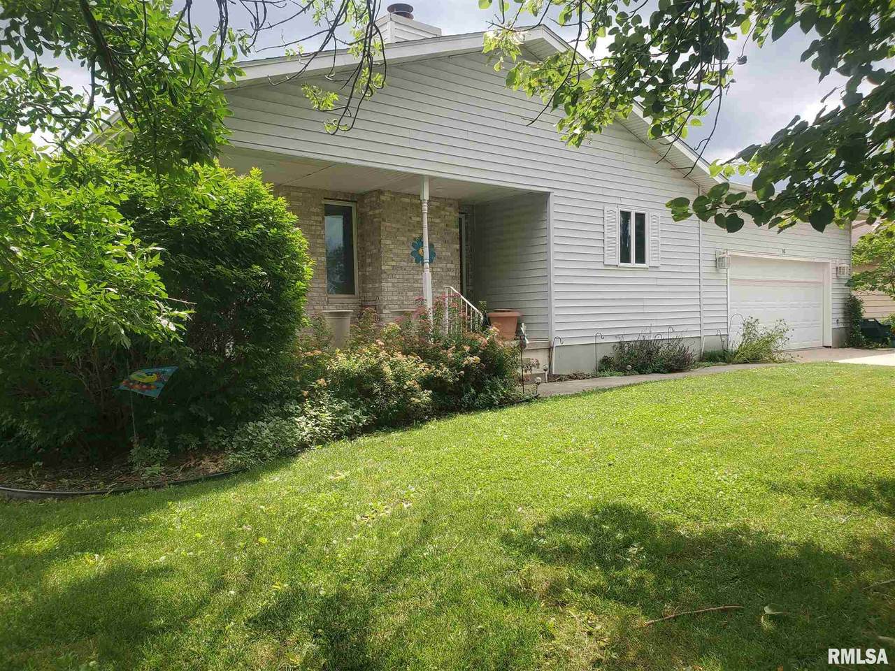 10 Hawthorn Lane - Photo 1