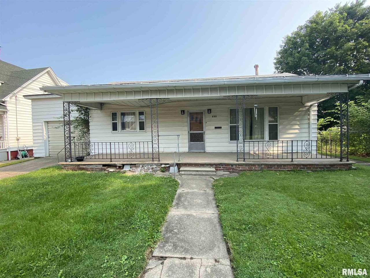 253 Howard Place - Photo 1