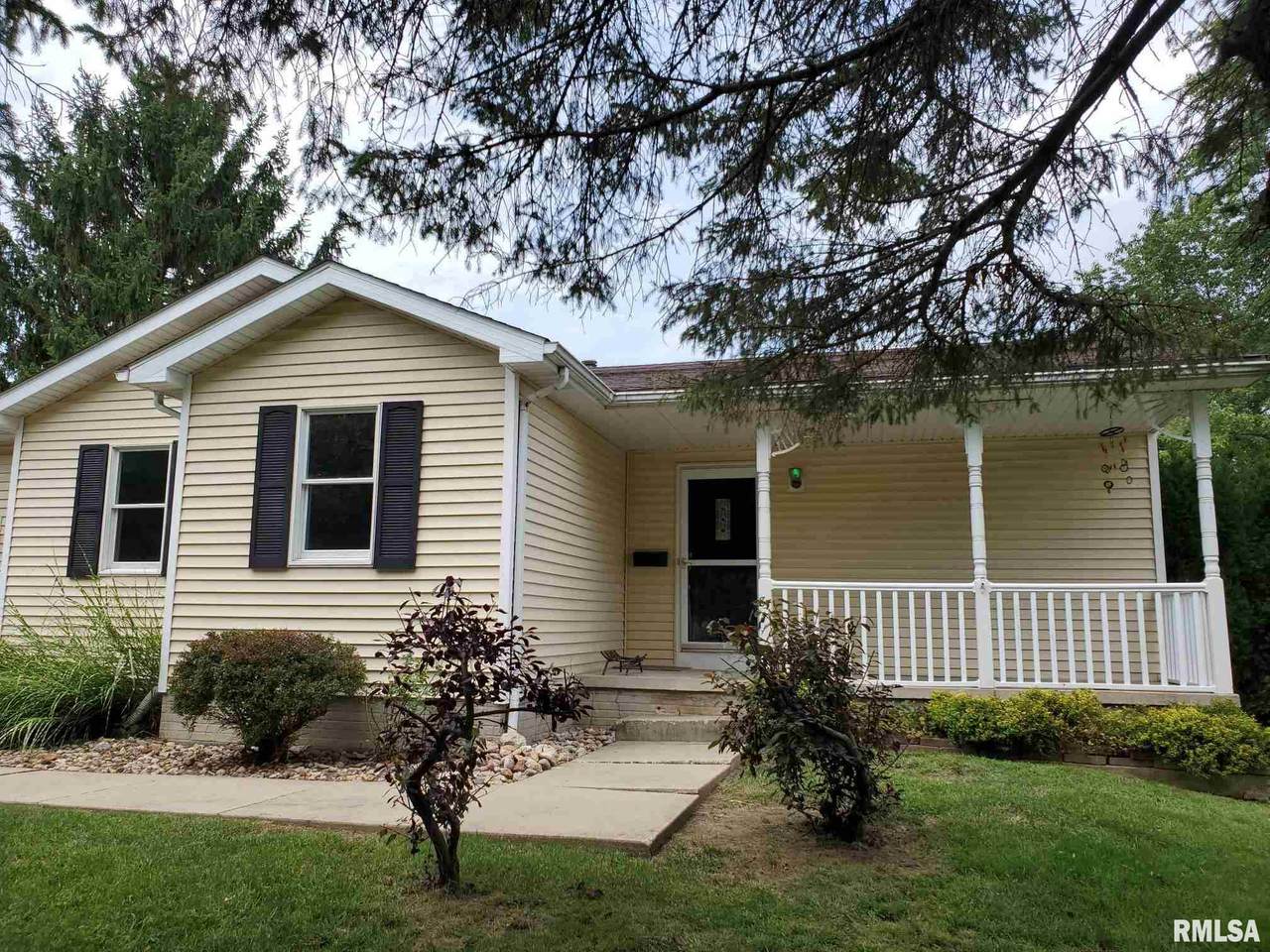 87 Churchill Drive - Photo 1