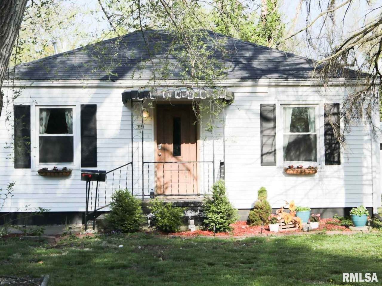 3120 4TH Street - Photo 1