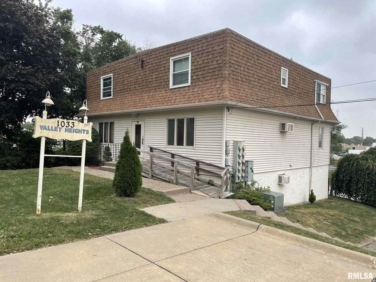 1033 Valley Drive - Photo 1
