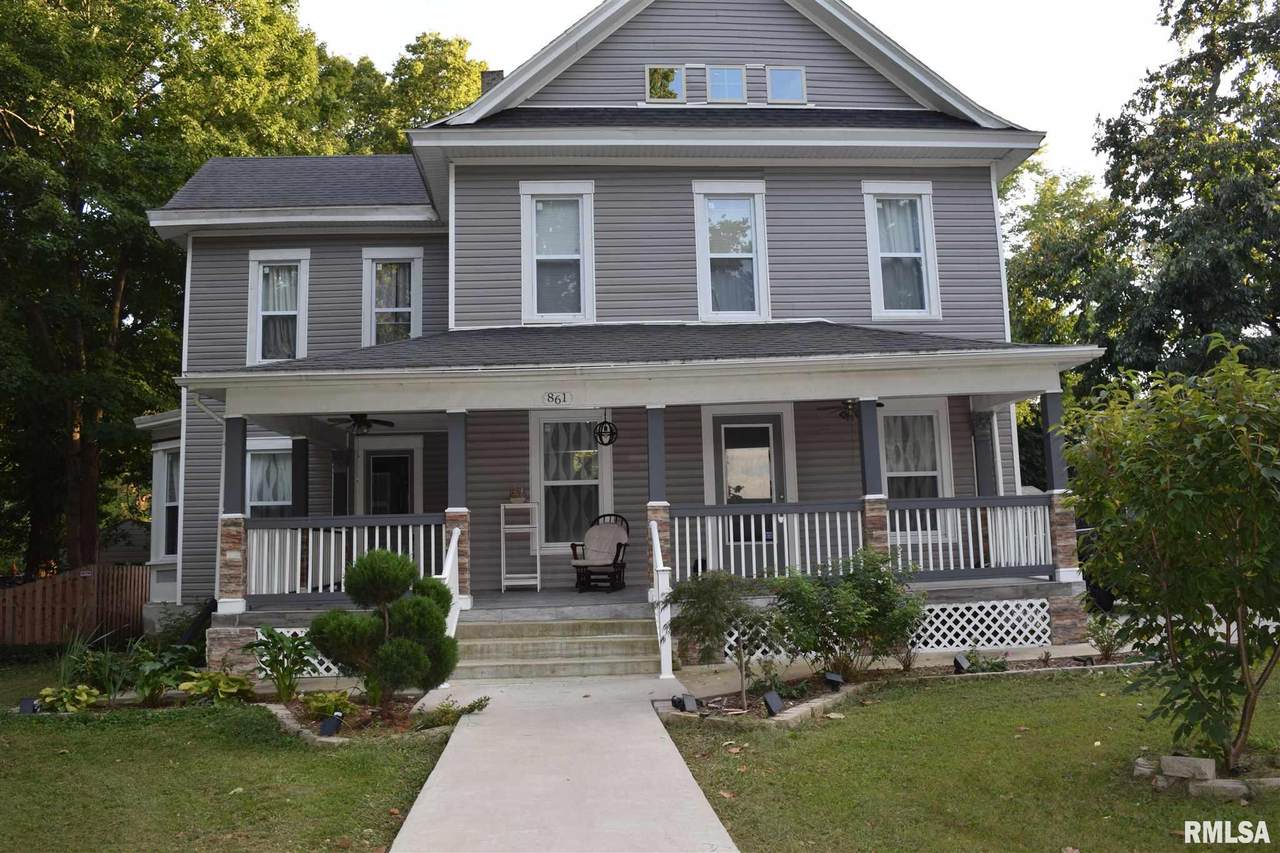 861 College Avenue - Photo 1