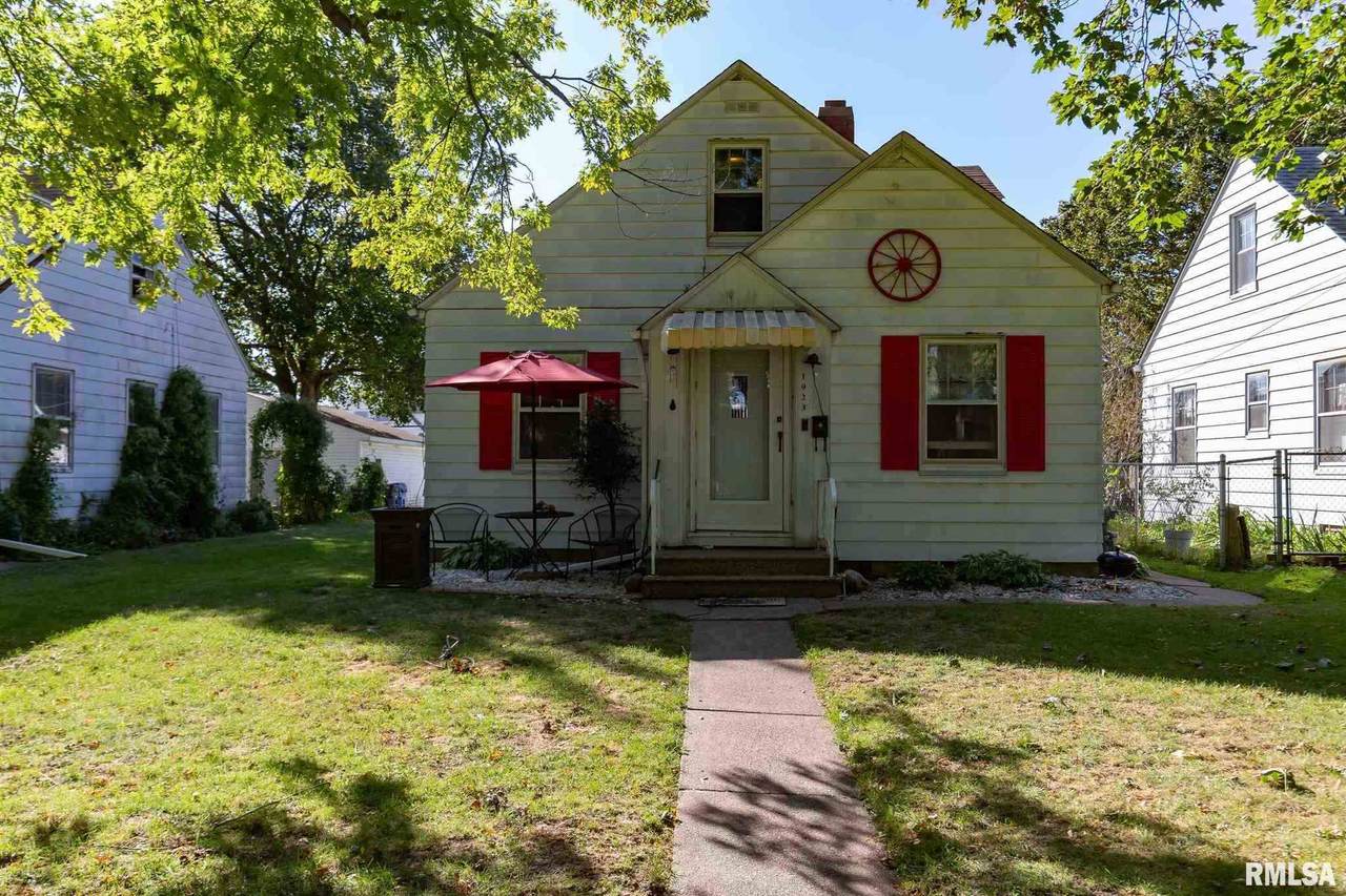1923 4TH Street - Photo 1