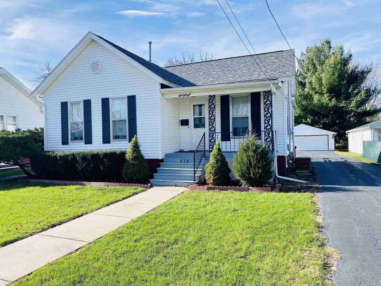 858 Pearl Street - Photo 1