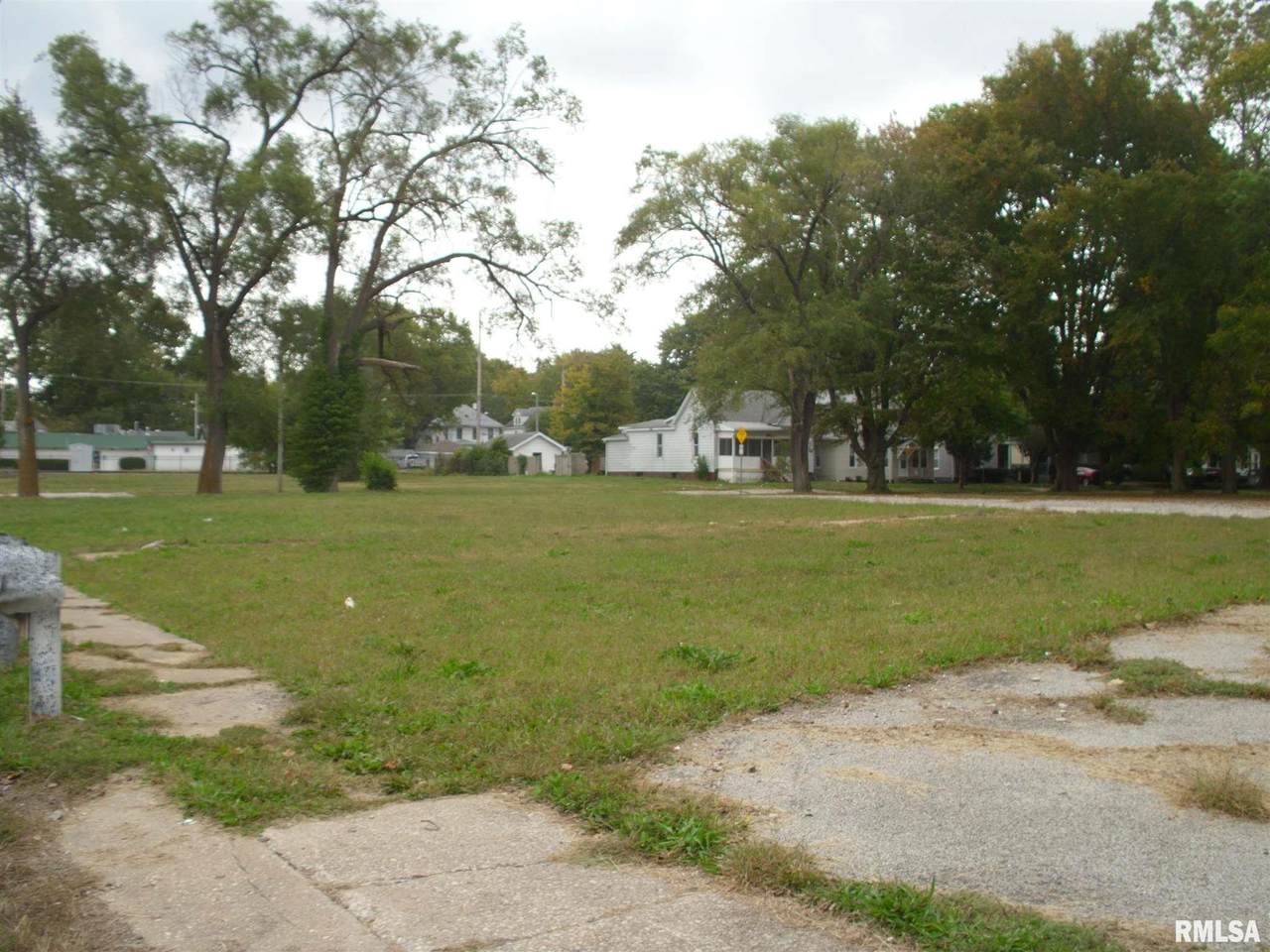 118 122 126 Laurel Street - Photo 1