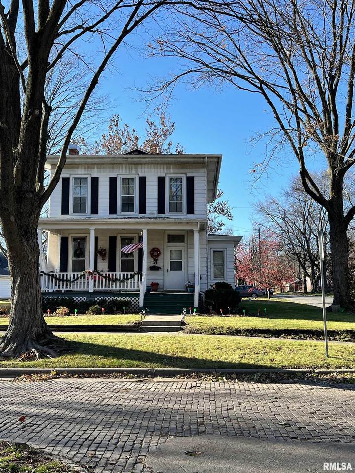 303 Lincoln Avenue - Photo 1