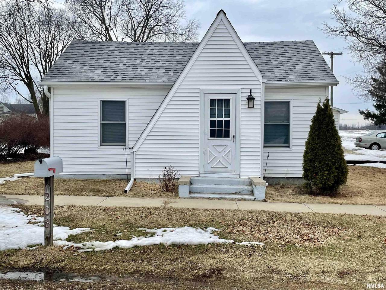 208 Mae Lawrence Avenue - Photo 1