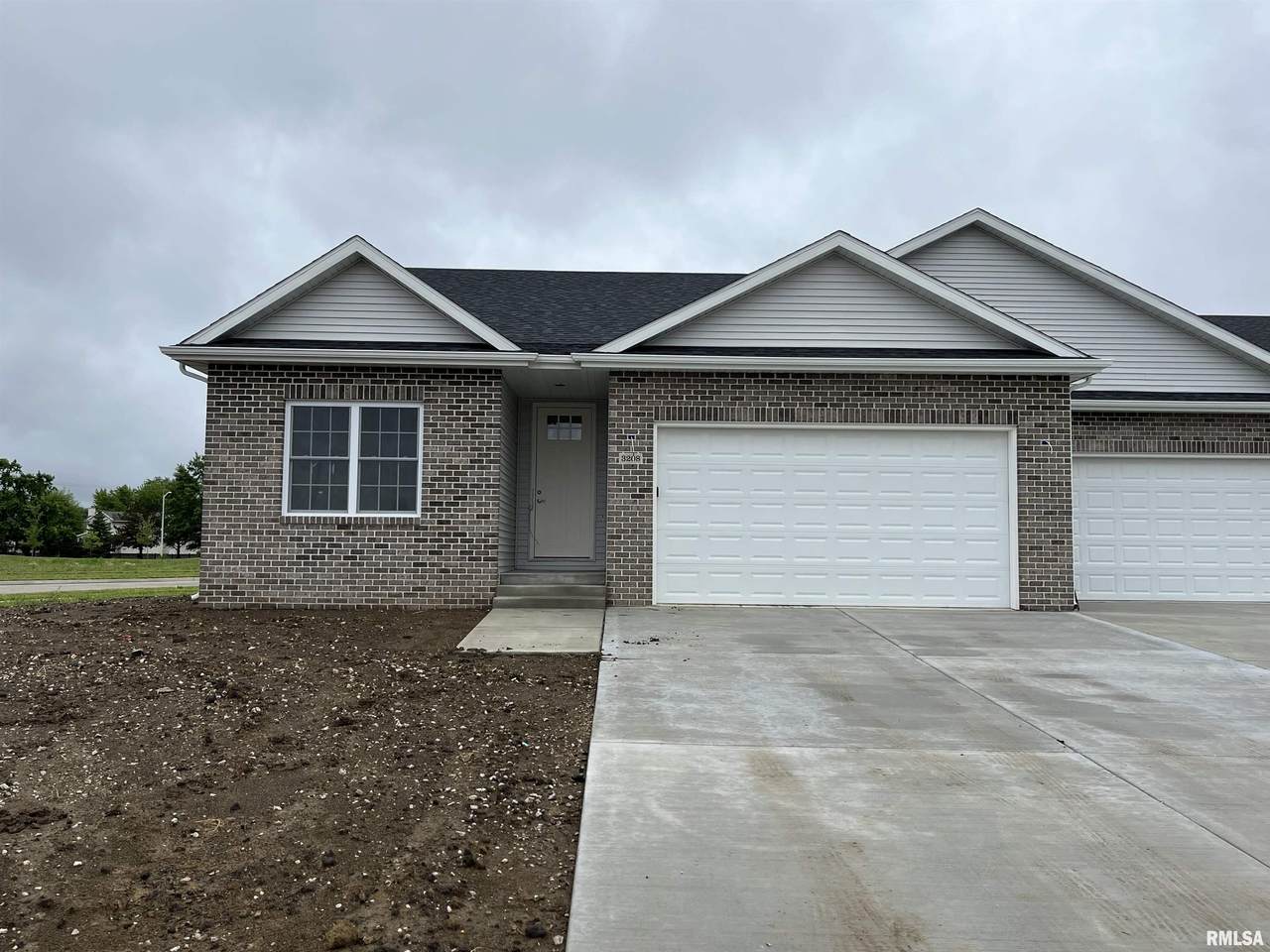3208 Greenbriar Drive - Photo 1