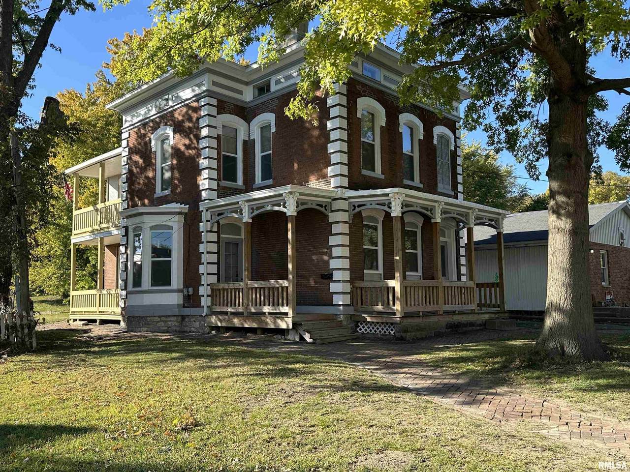 713 6TH Street - Photo 1