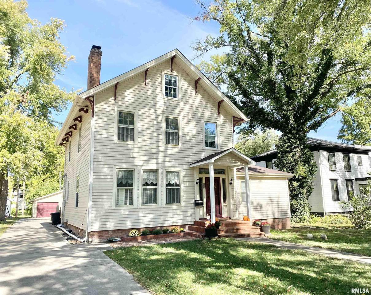 820 College Avenue - Photo 1