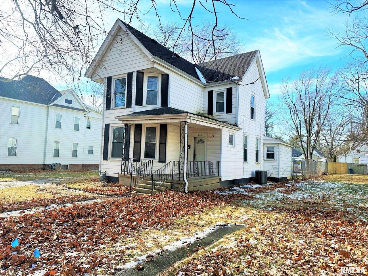 1023 4TH Street - Photo 1