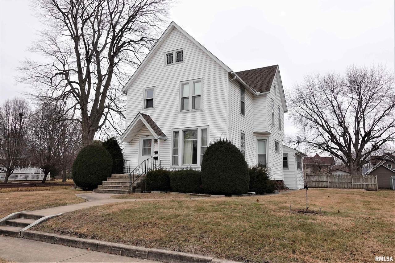 837 Bateman Street - Photo 1