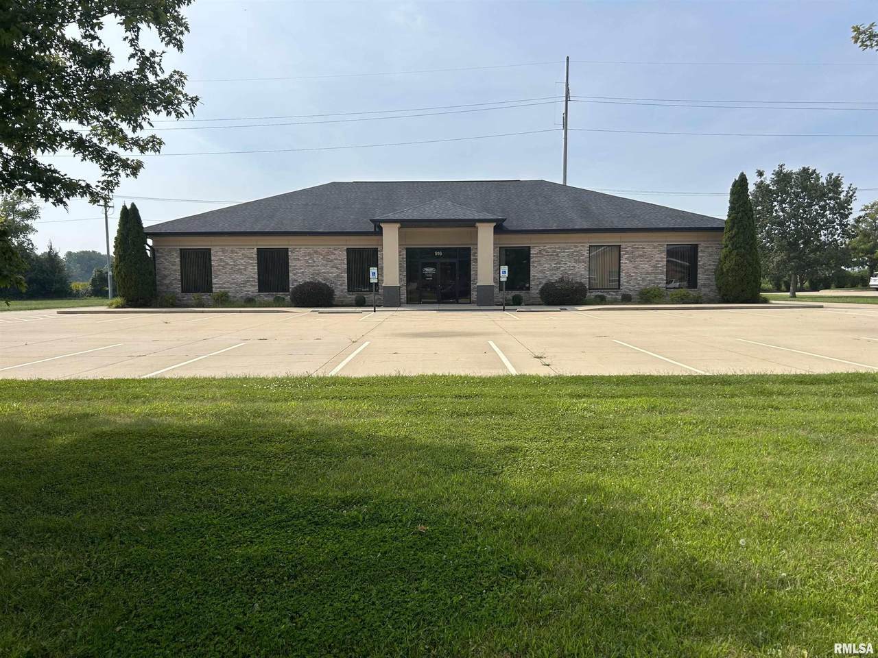 916 Community Drive - Photo 1