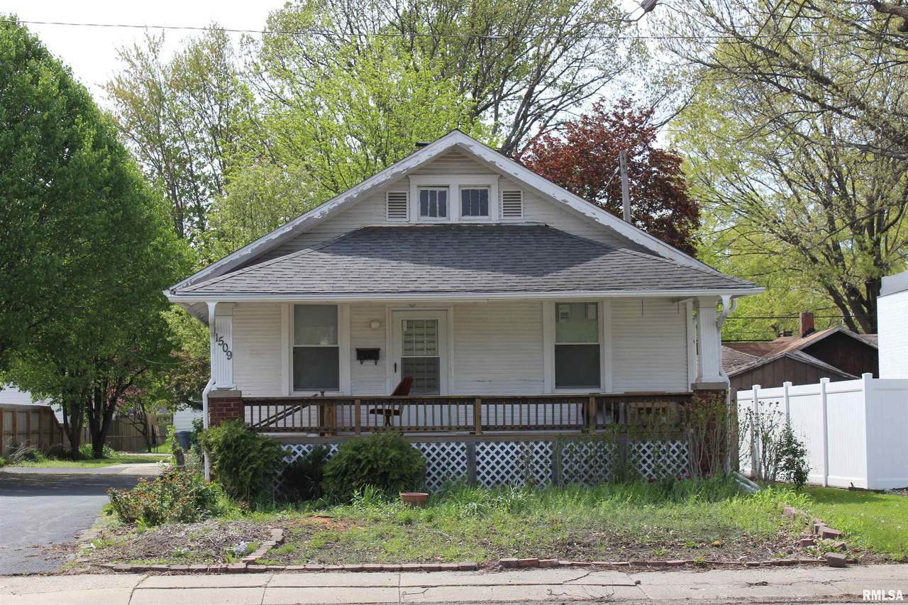 1509 Macarthur Boulevard - Photo 1