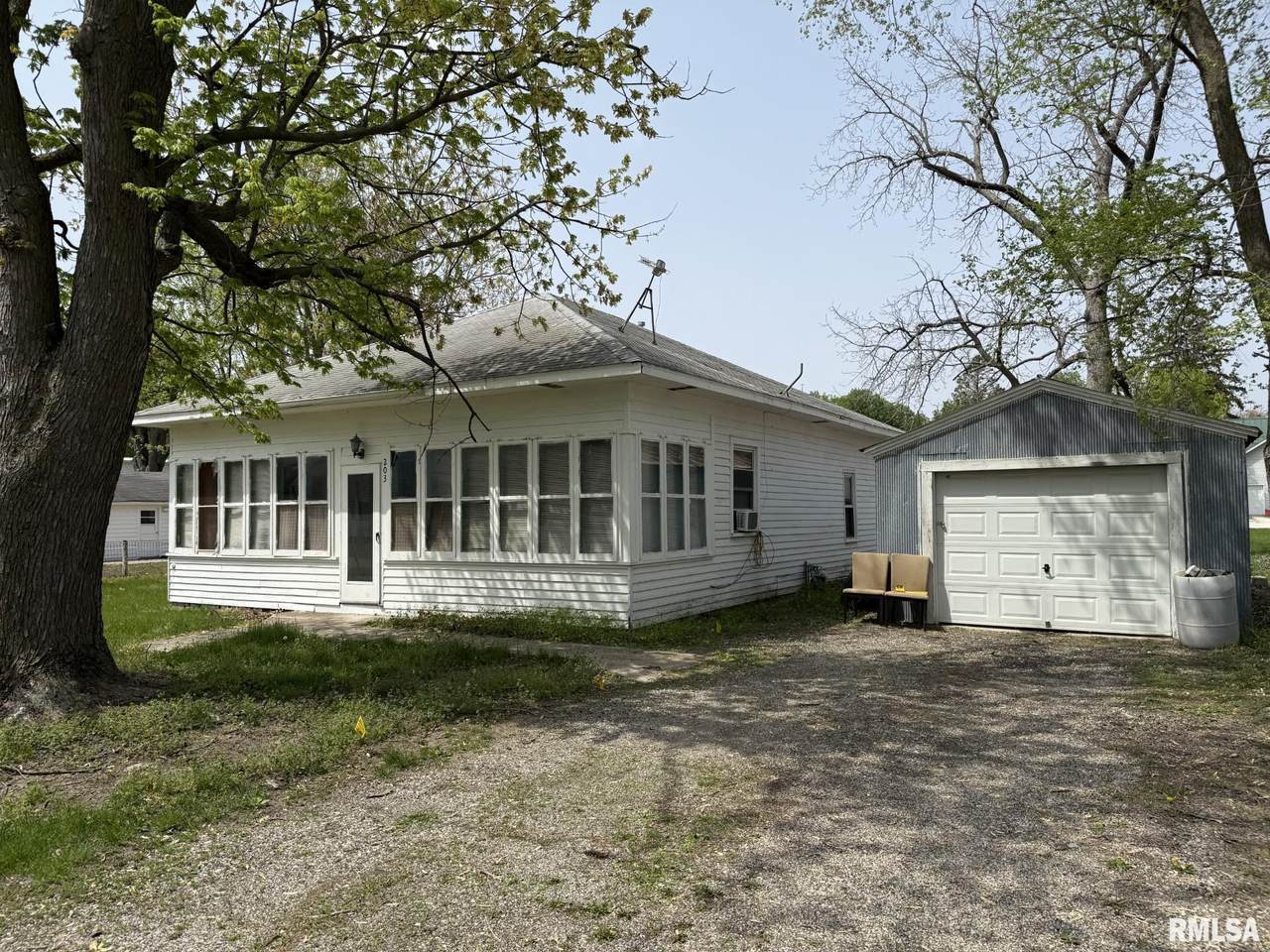 203 5TH Street - Photo 1