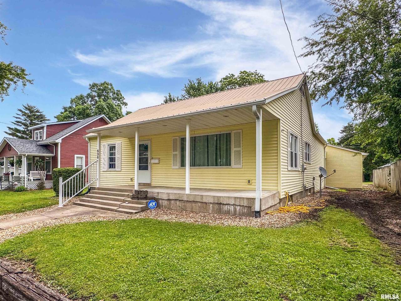 606 Maple Street - Photo 1