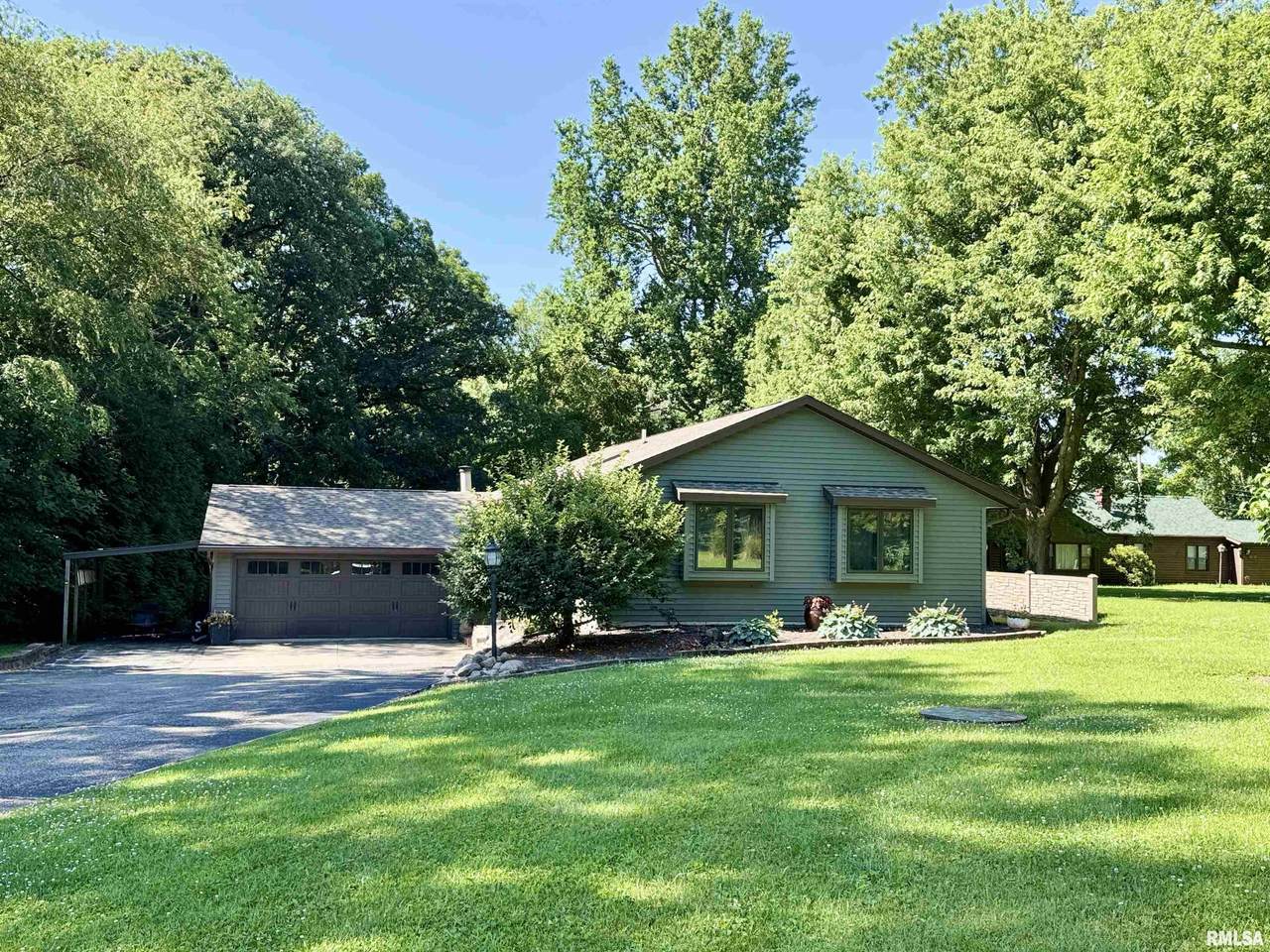 120 Lakeview Drive - Photo 1